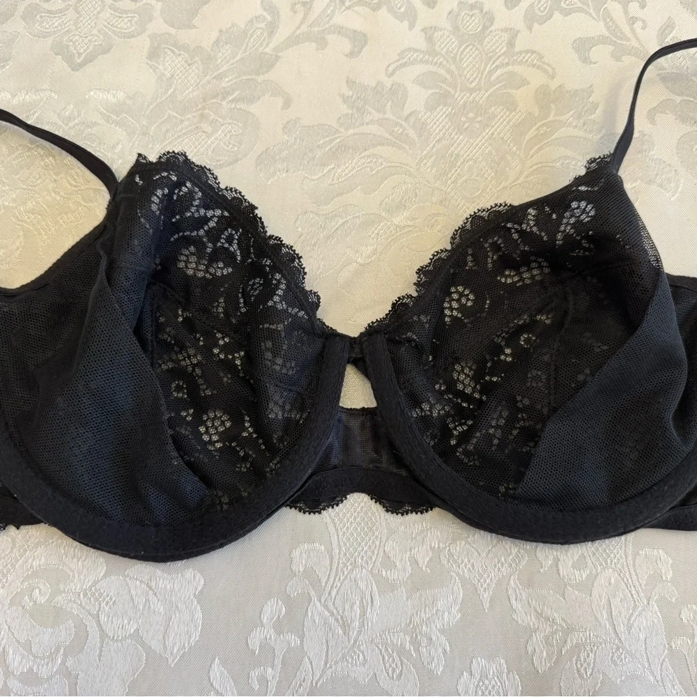 Victoria’s Secret Bra Size 32DDD Body By Victoria Unlined Demi Black Lace Bow‎